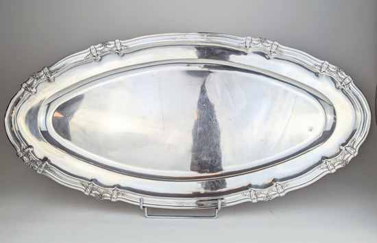 PLAT ovale à poisson en argent (800), à contour...